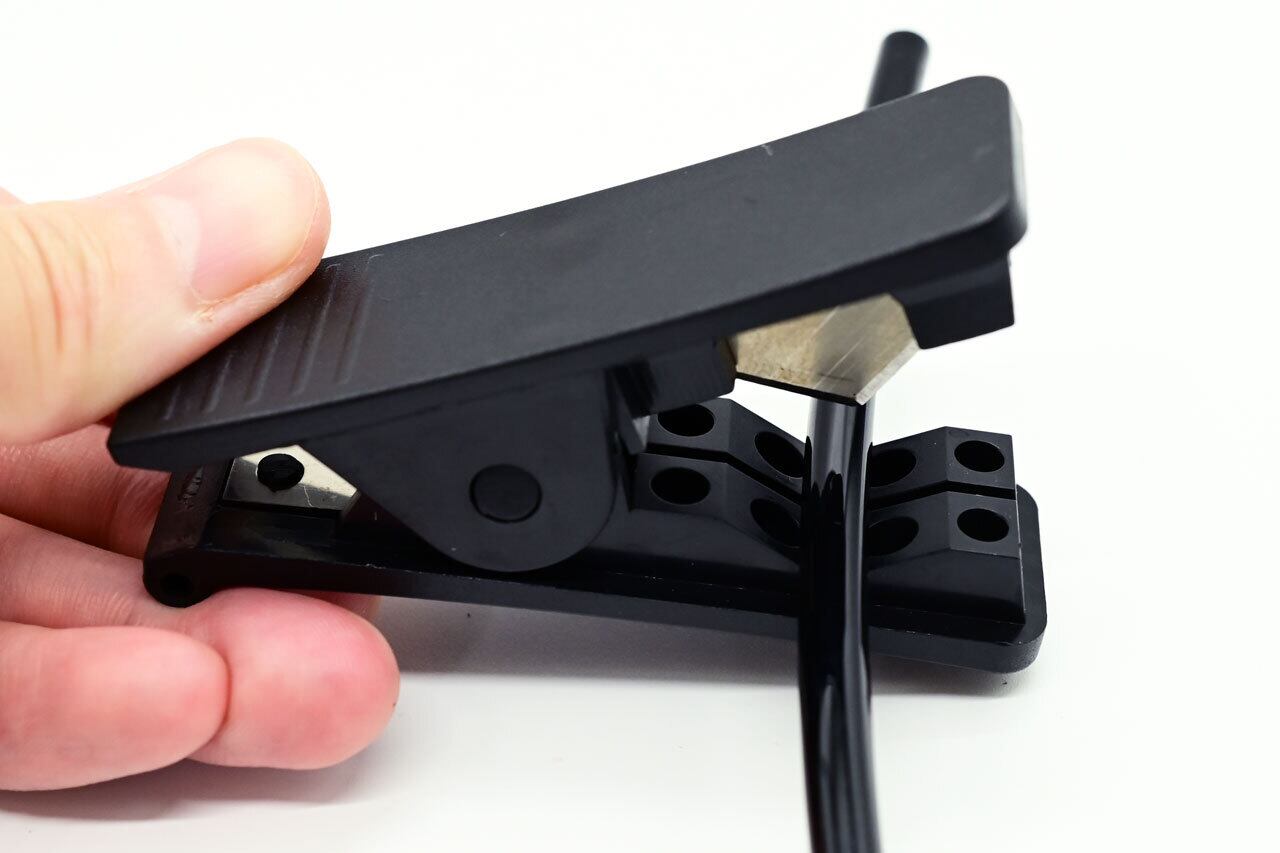 フォレスタの専用チューブカッター