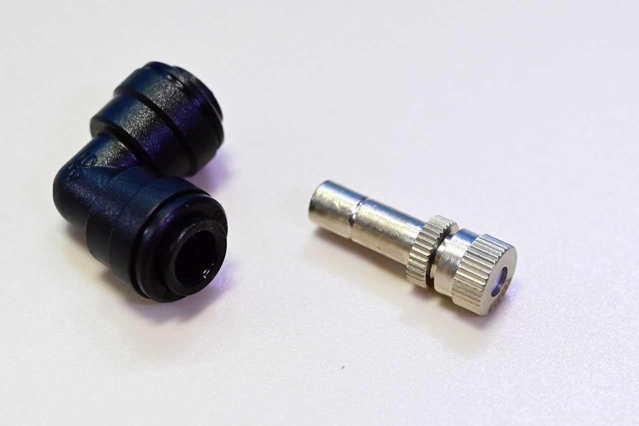 噴霧ノズルとTエルボ