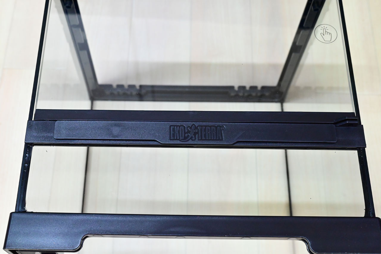 グラステラリウムPRO、通気口のロゴ