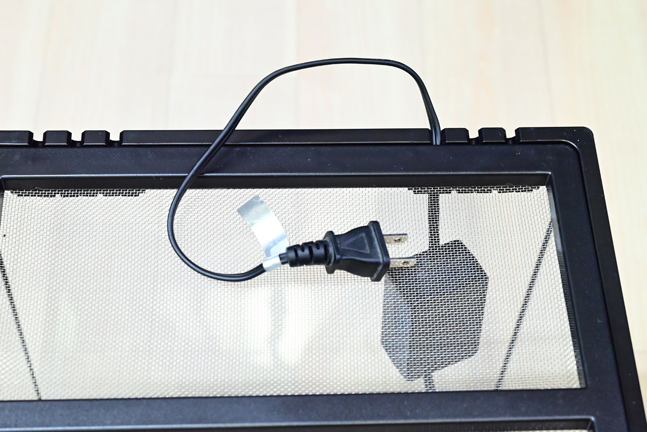 グラステラリウムPRO、コード穴を通した