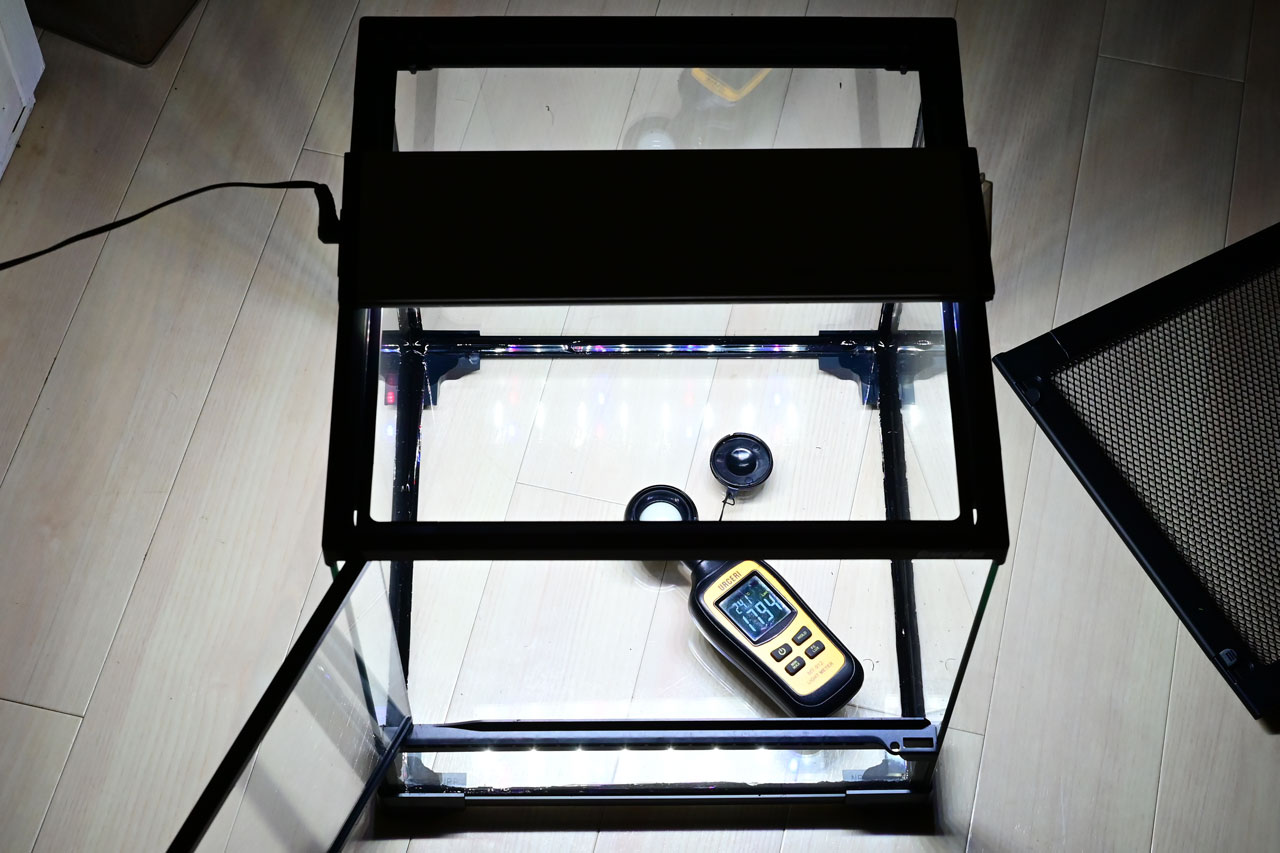 レプタイルガーデン3032、フタによる光の減衰率チェック、蓋なし時のLux1794