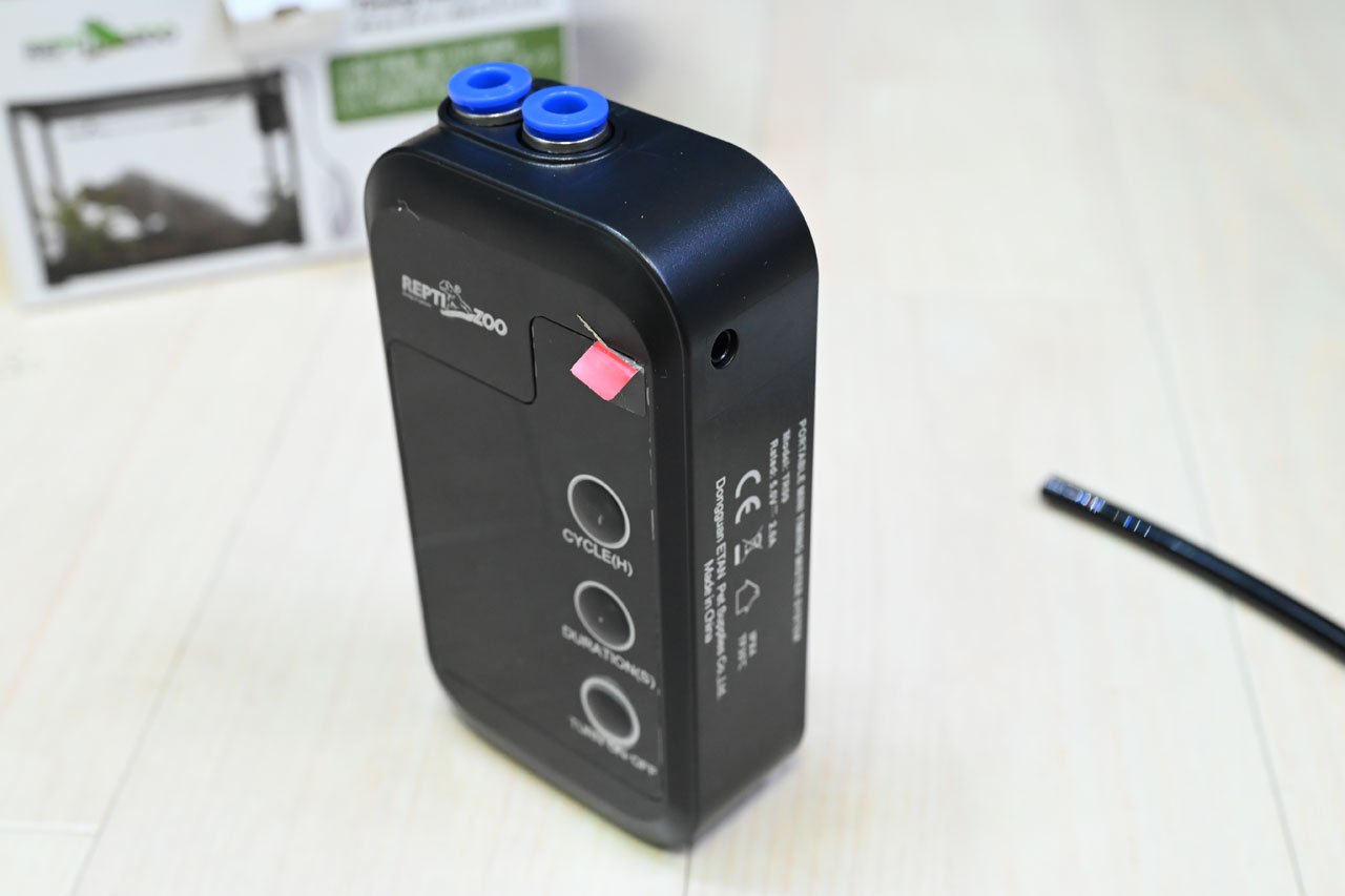 ポケットタイマー付きミストシステム、本体のACアダプタの穴