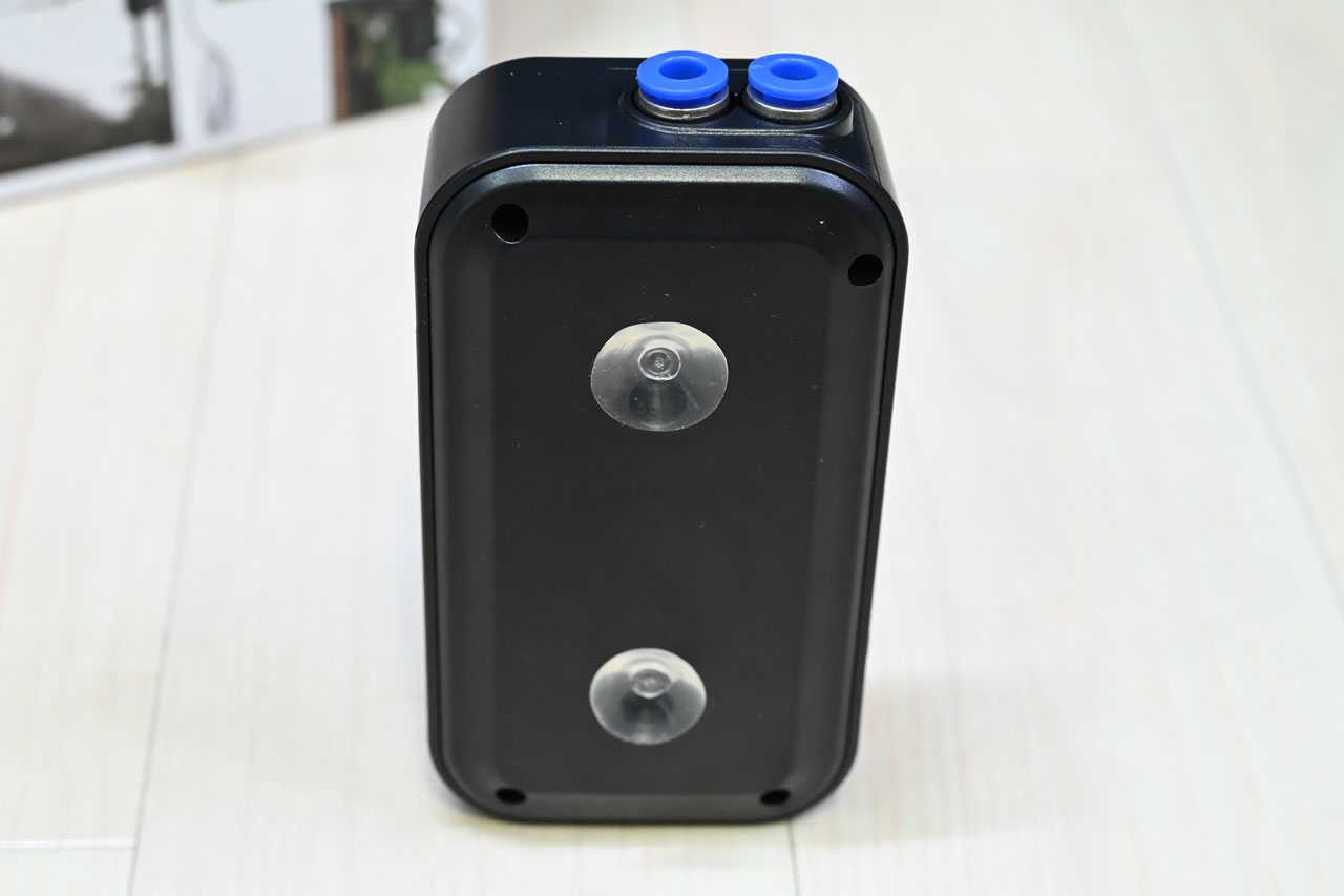 ポケットタイマー付きミストシステム、本体裏の吸盤