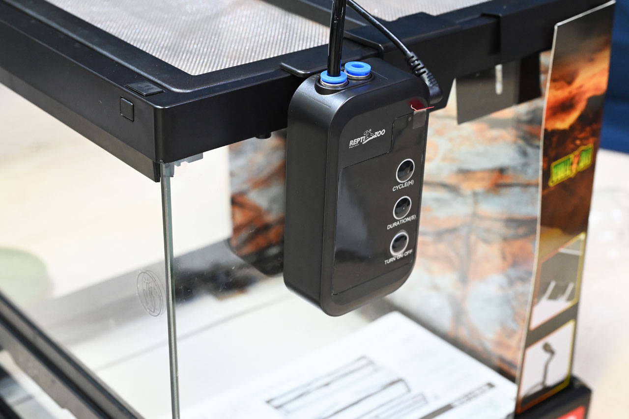 グラステラリウムPROに取り付けられたポケットタイマー付きミストシステム