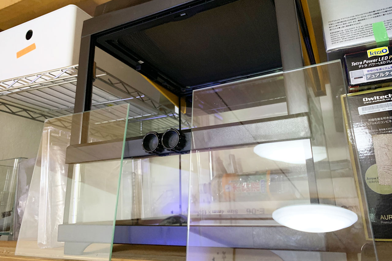 ヒュドラケース3133、ガラス扉の取り外した様子