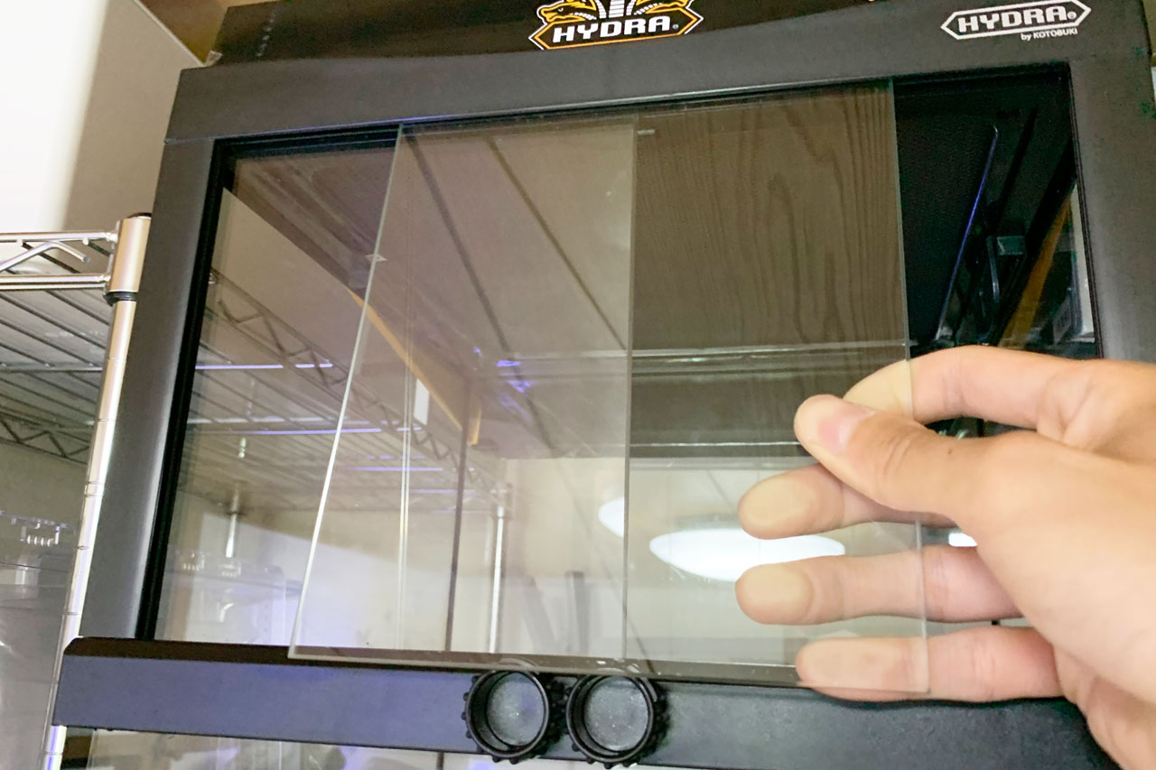 ヒュドラケース3133、ガラス扉の取り外しその1